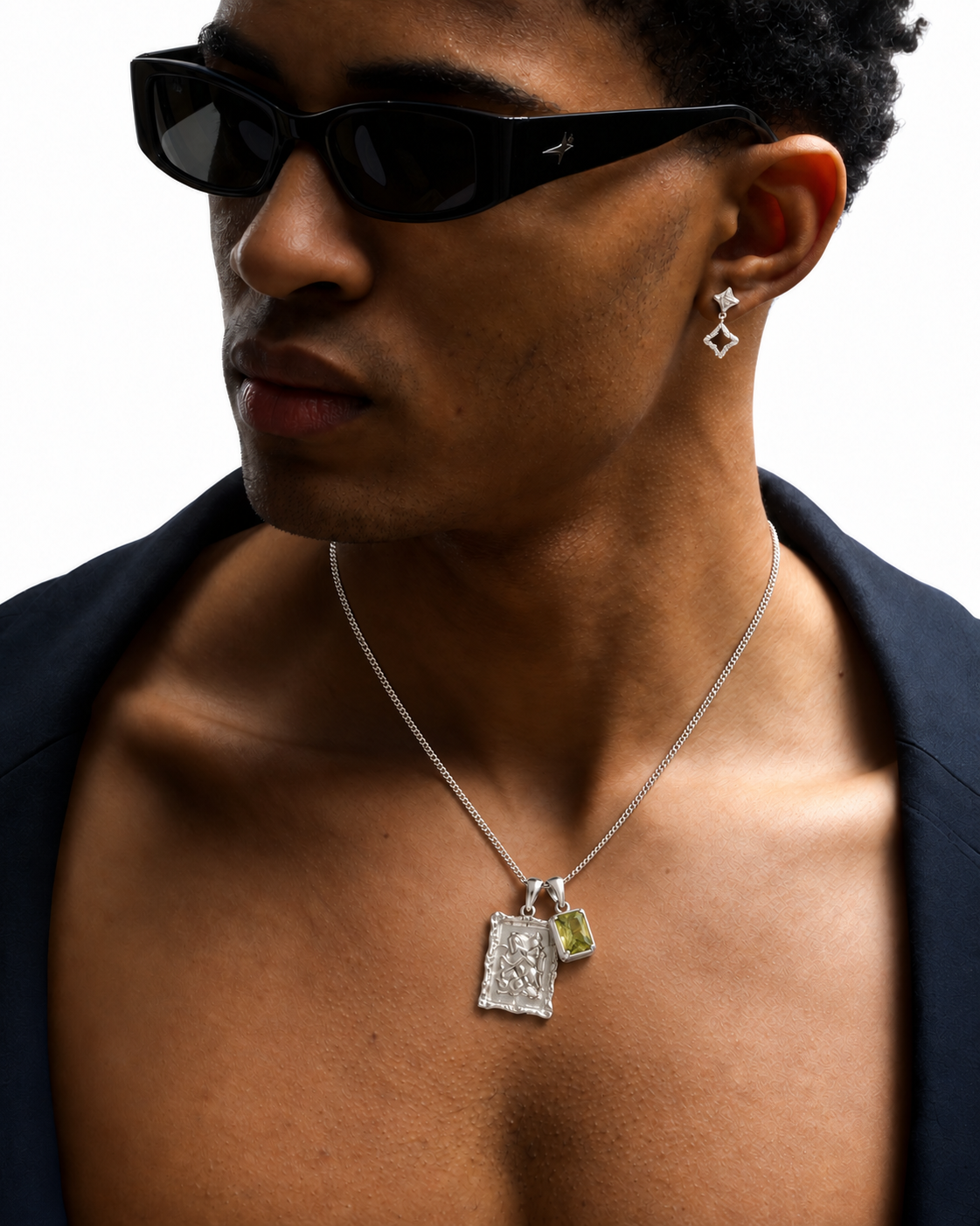 St George frame X Tuscan Olive stone - Silver — worn on model